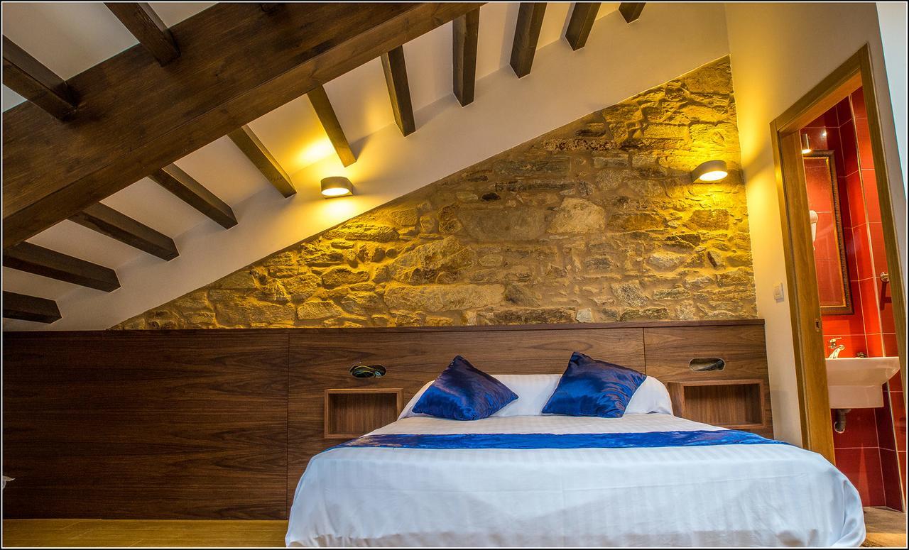 Oxford Suites ซานติอาโก เด กอมโปสเตลา ภายนอก รูปภาพ